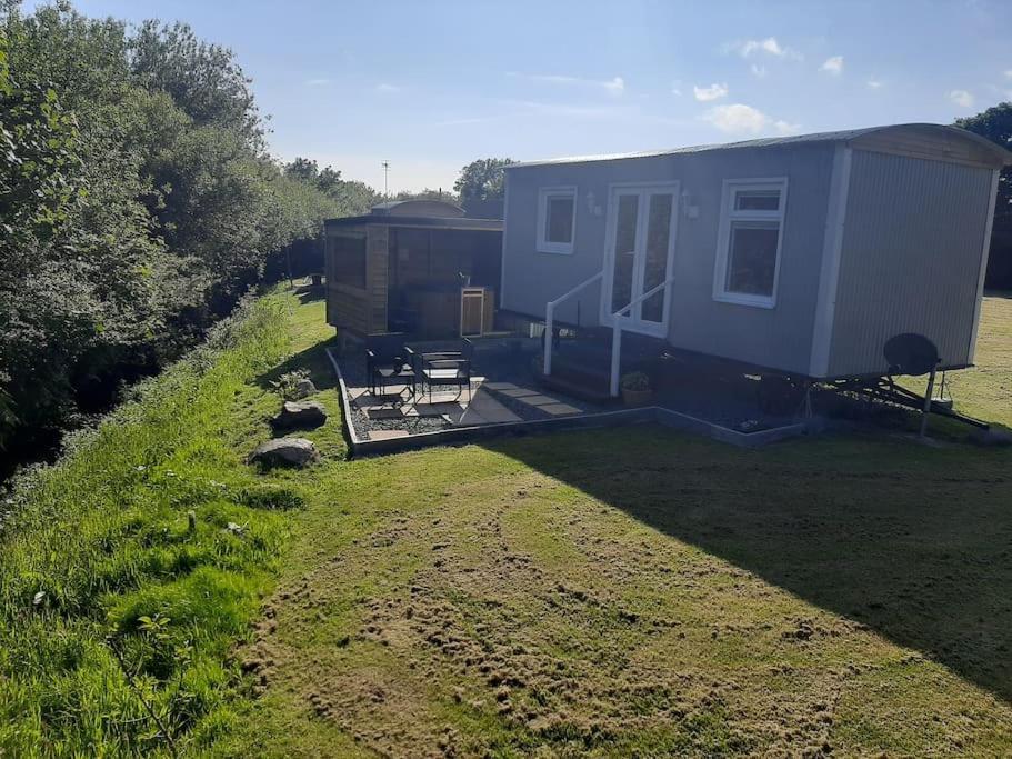 Anglesey New Modern Shepherds Hut With Spa Hot Tub Gwalchmai Eksteriør bilde